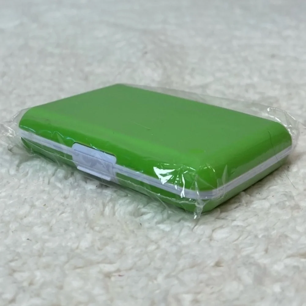 ☀️2/$14☀️Kikkerland Silicone Credit Card ID Case